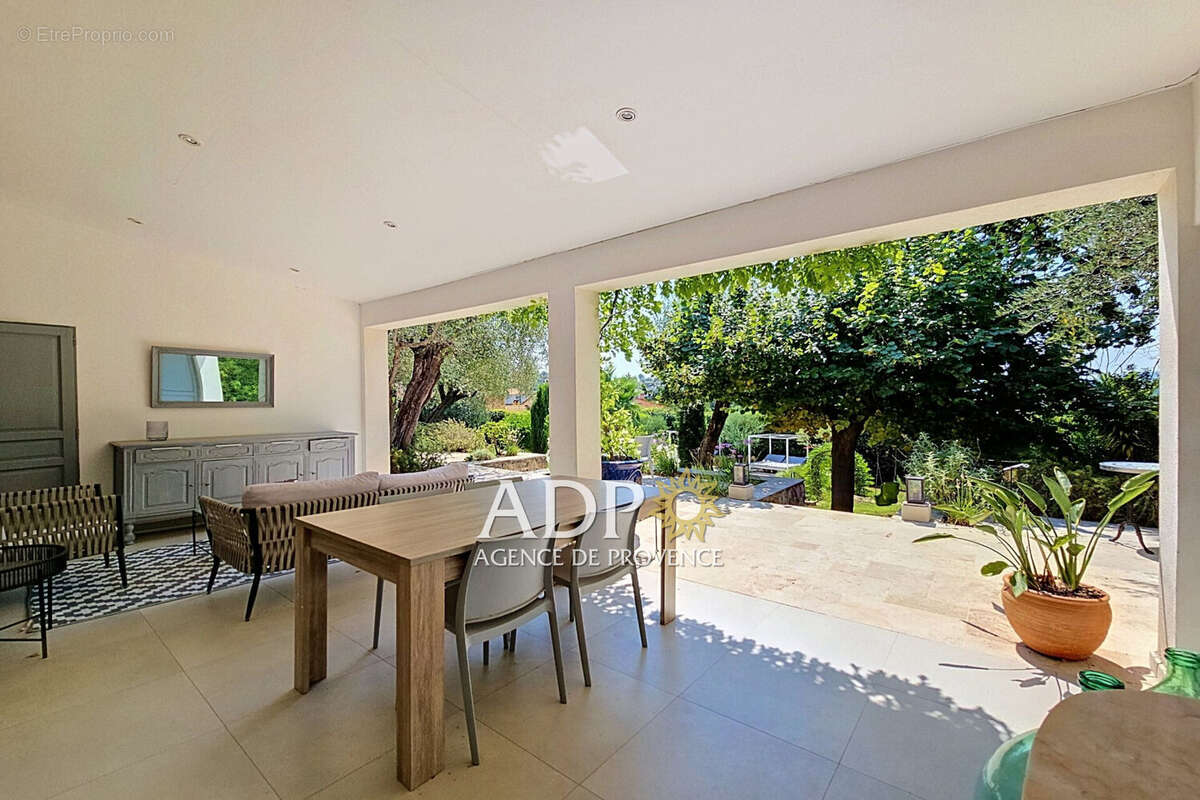 Maison 370 m² à Grasse  - photo 3