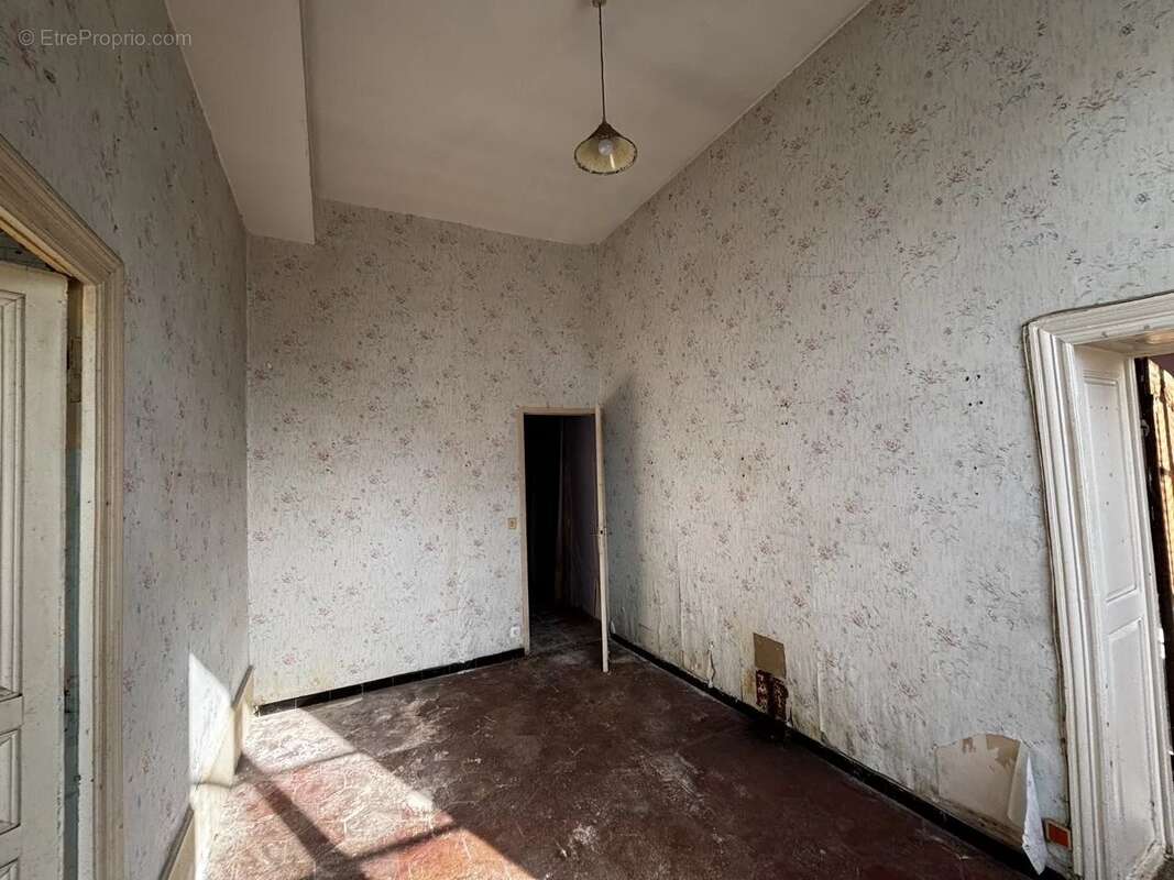 Maison à LA ROCHE-EN-BRENIL
