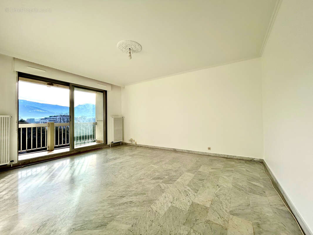 GRENOBLE - T3 de 75m2 avec balcon, cave et garage. - photo 6