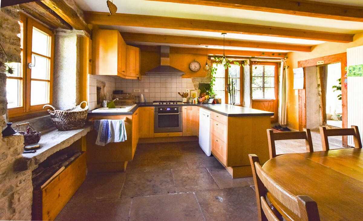 Maison 234 m2 Pleine de Charme et de cachet - photo 11