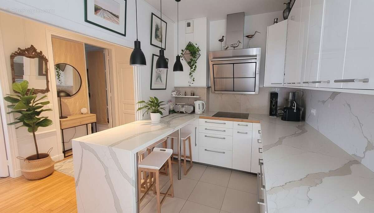 Appartement à PARIS-16E