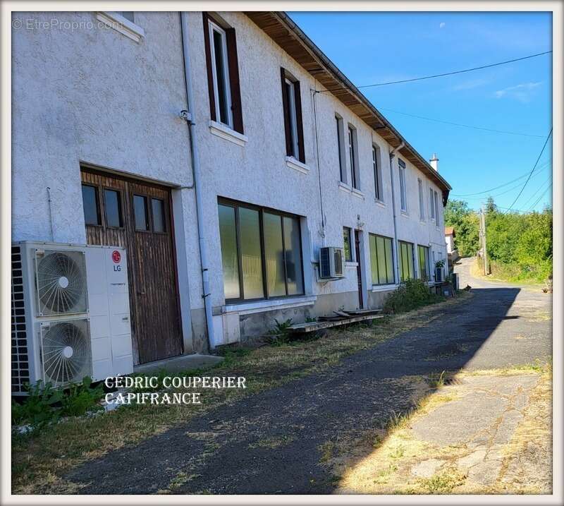 Maison à vendre 13 pièces LA MONNERIE LE MONTEL (63) - photo 4