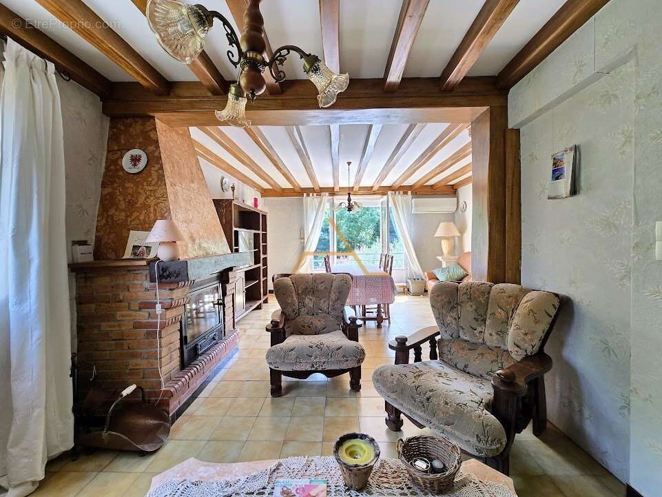 Maison à LA BEGUDE-DE-MAZENC
