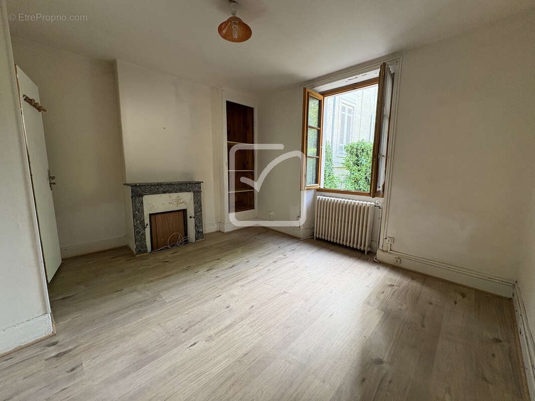 Maison à TERRASSON-LAVILLEDIEU