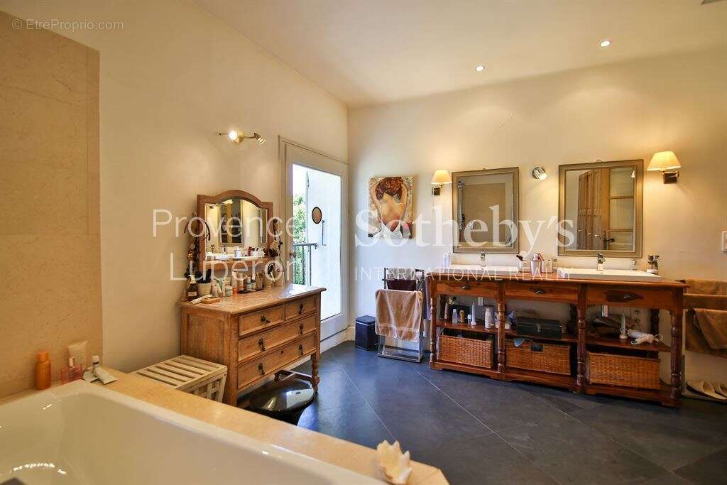 Authentique mas provençal de caractère – Sud Luberon - photo 12