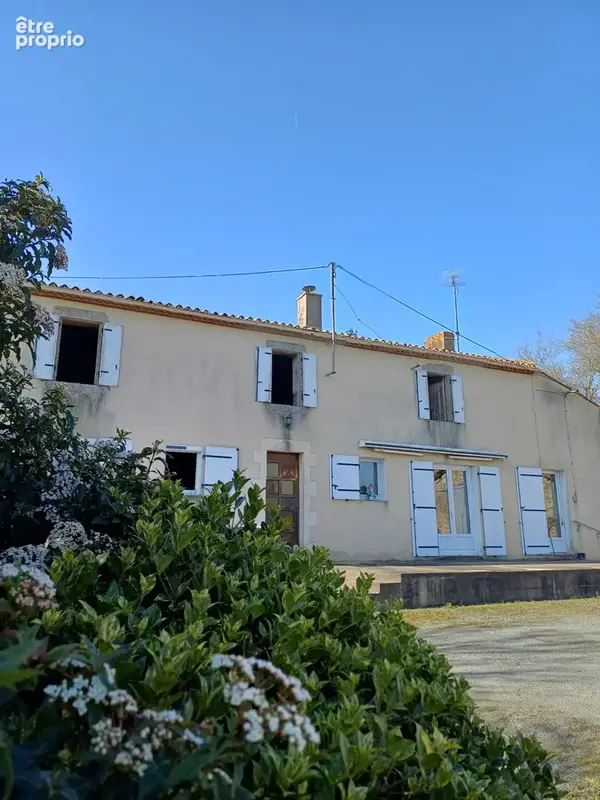 Maison à LA CHAIZE-LE-VICOMTE