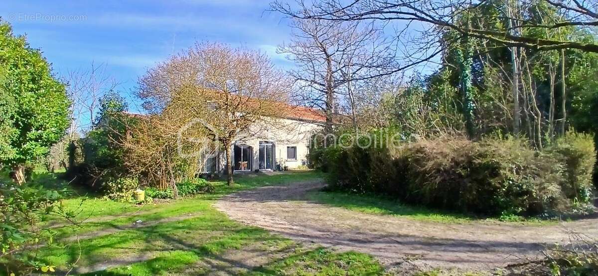 Maison à BARBEZIEUX-SAINT-HILAIRE