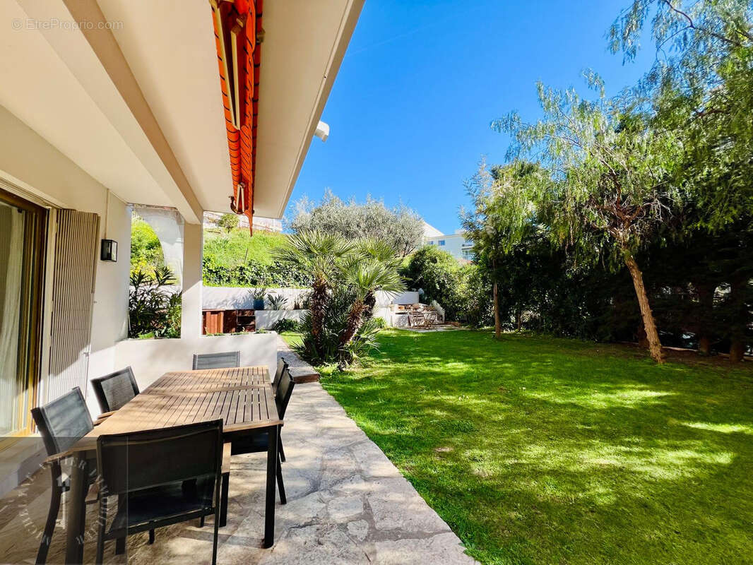 Appartement à SAINT-LAURENT-DU-VAR