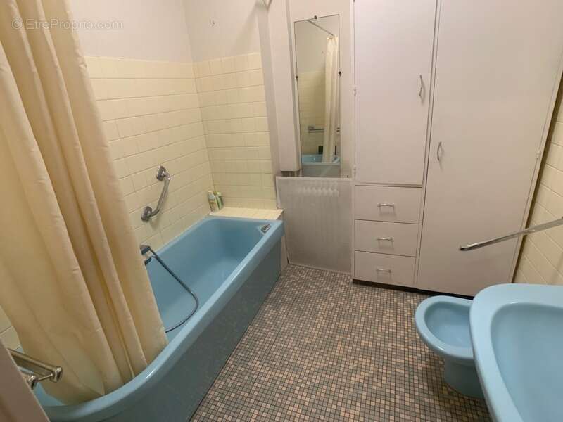 Appartement hyper centre Montluçon T5, 3 chambres, avec cave et parking couvert privé - photo 8