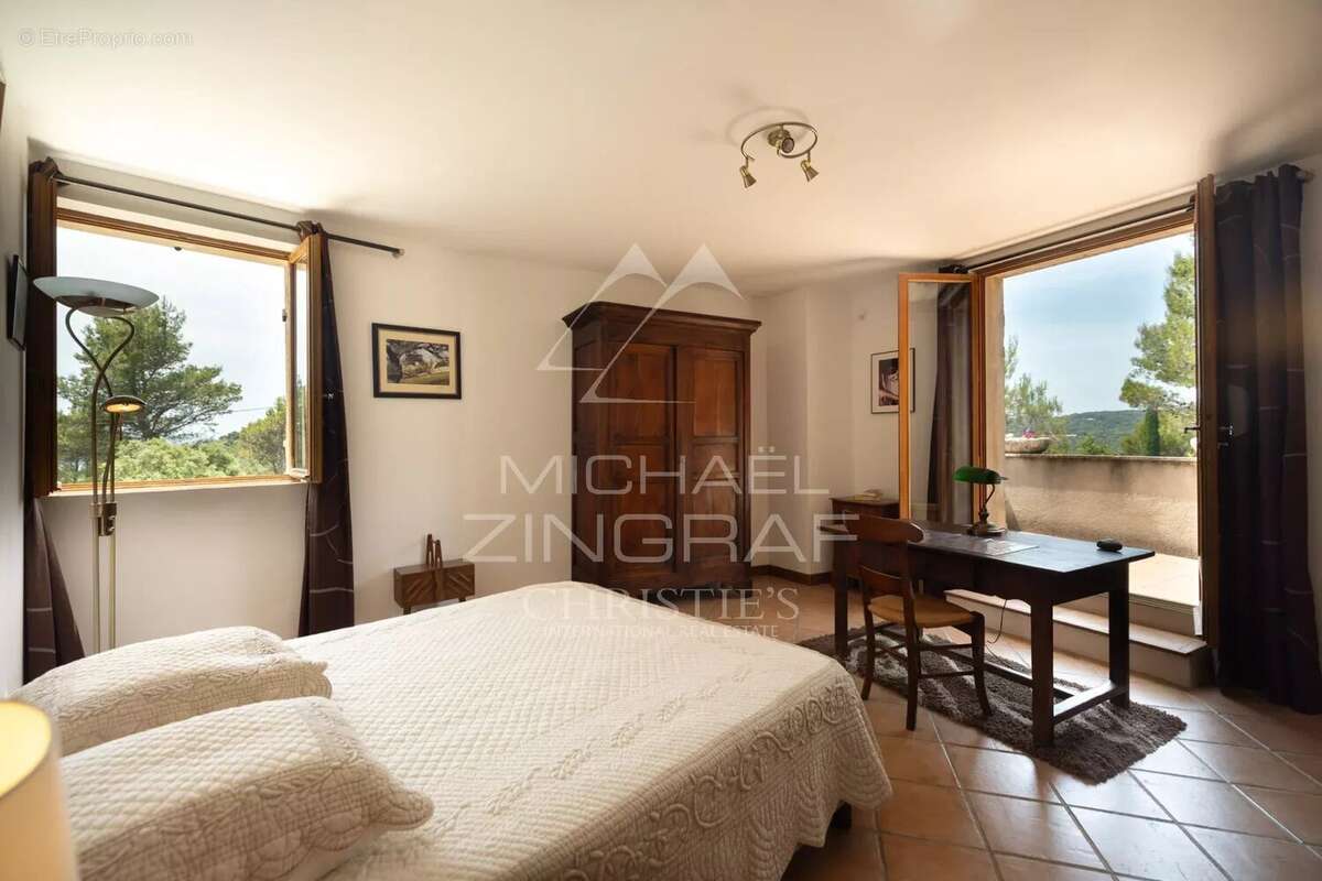 Exclusivité - Charmante maison provençale en pierre avec piscine au cœur du Luberon - photo 9