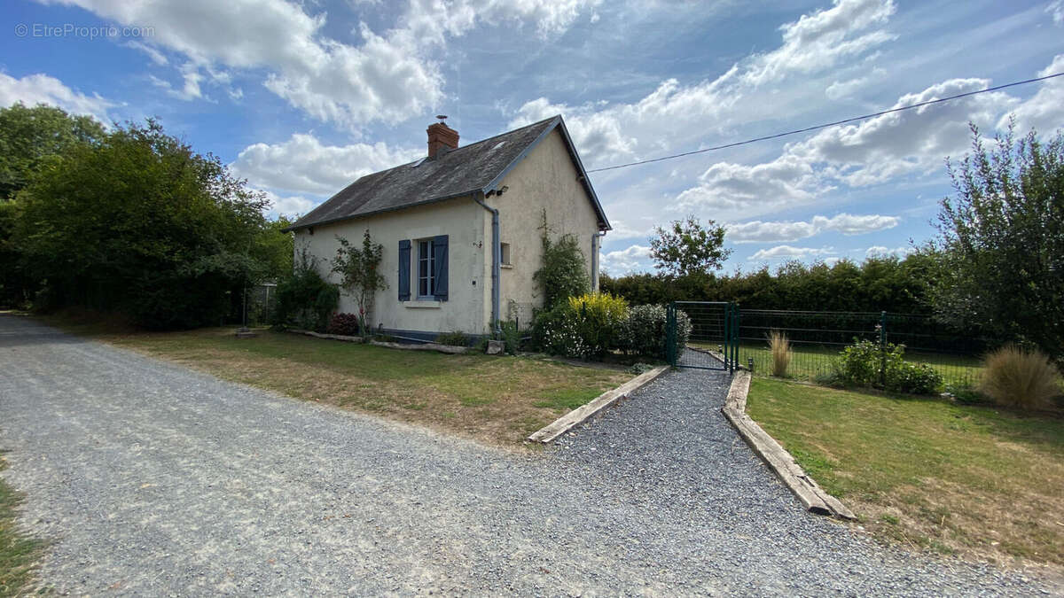 Maison en pierre Saint Jean De Daye 15 pièce(s) ecurie  3.35 hectares - photo 5