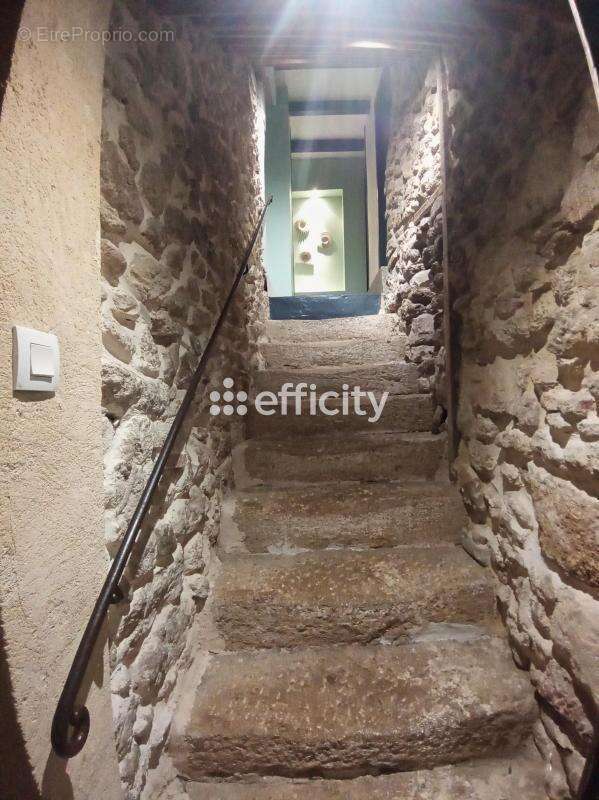 Maison à CAMARET-SUR-AIGUES