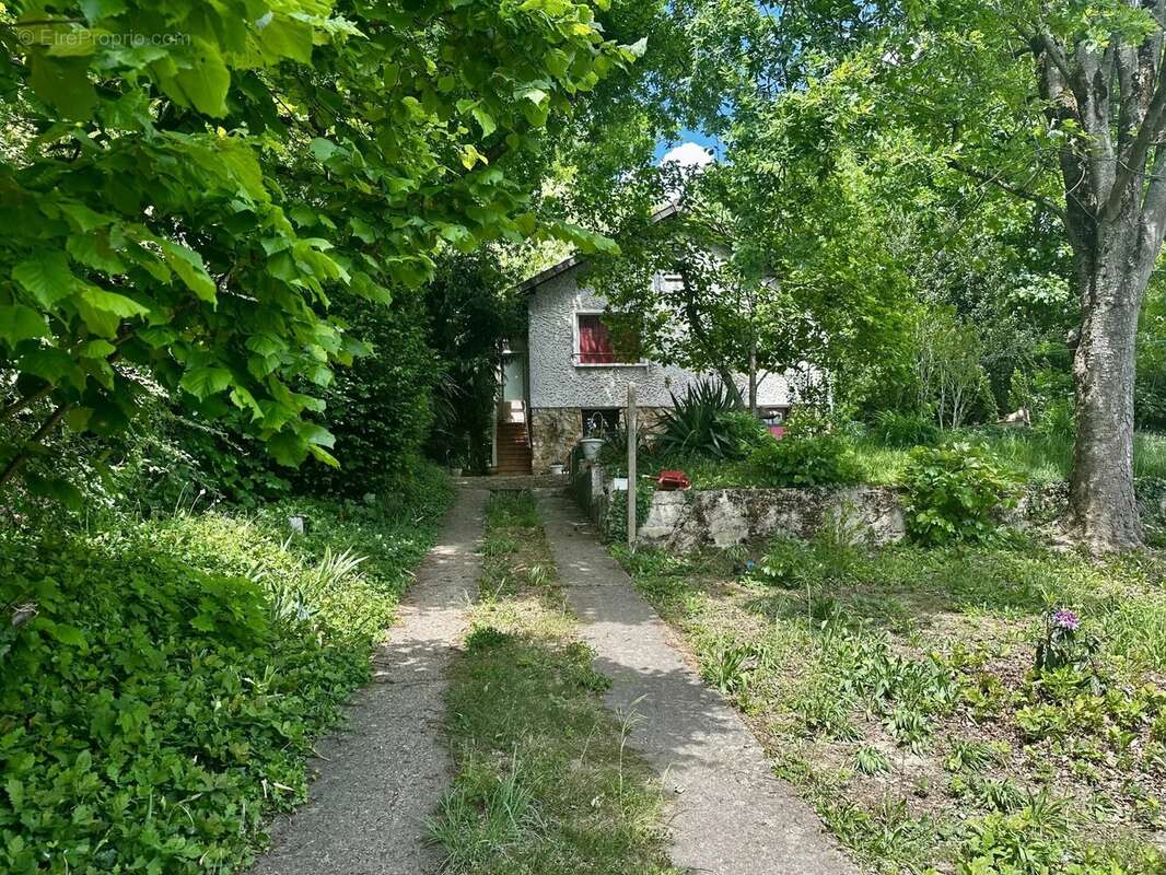 Terrain à VAUHALLAN