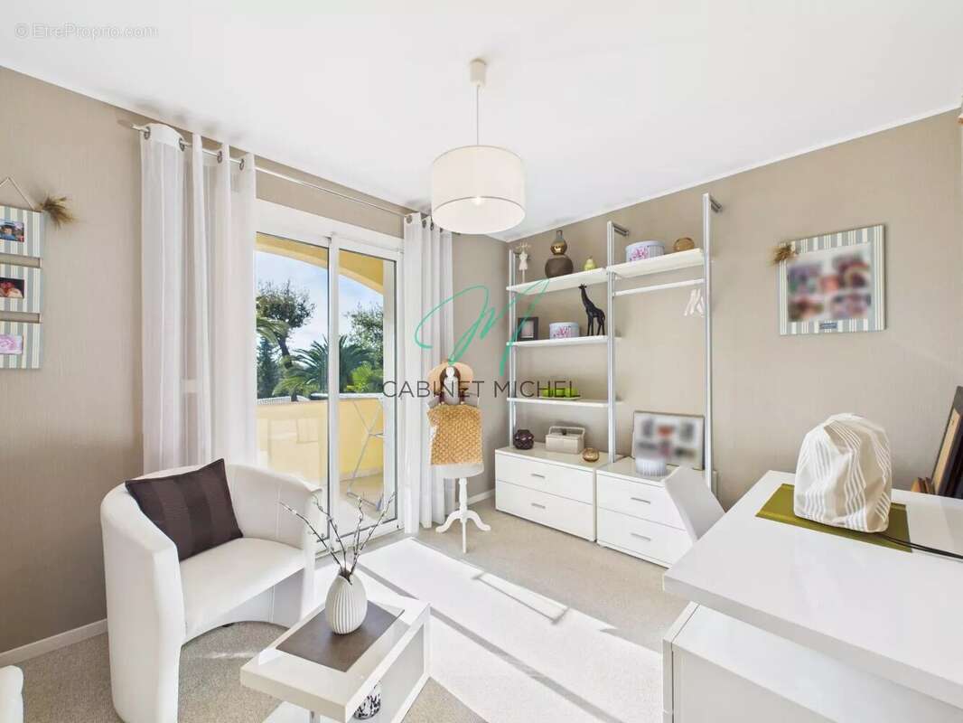 Maison à ROQUEFORT-LES-PINS