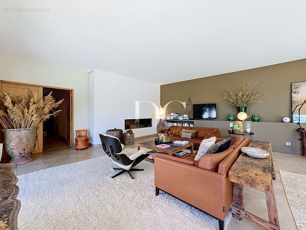 Maison 280 m² à Mormoiron  - photo 8