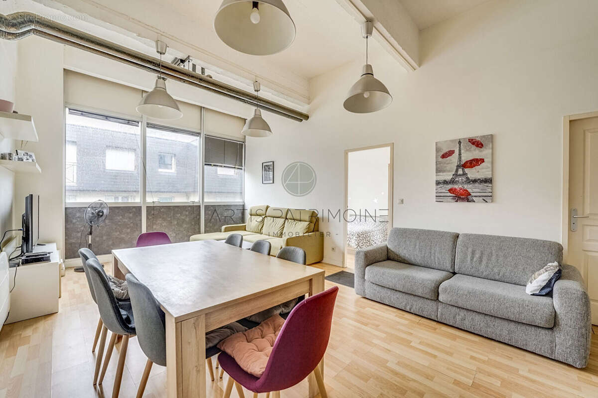 Appartement à LES LILAS