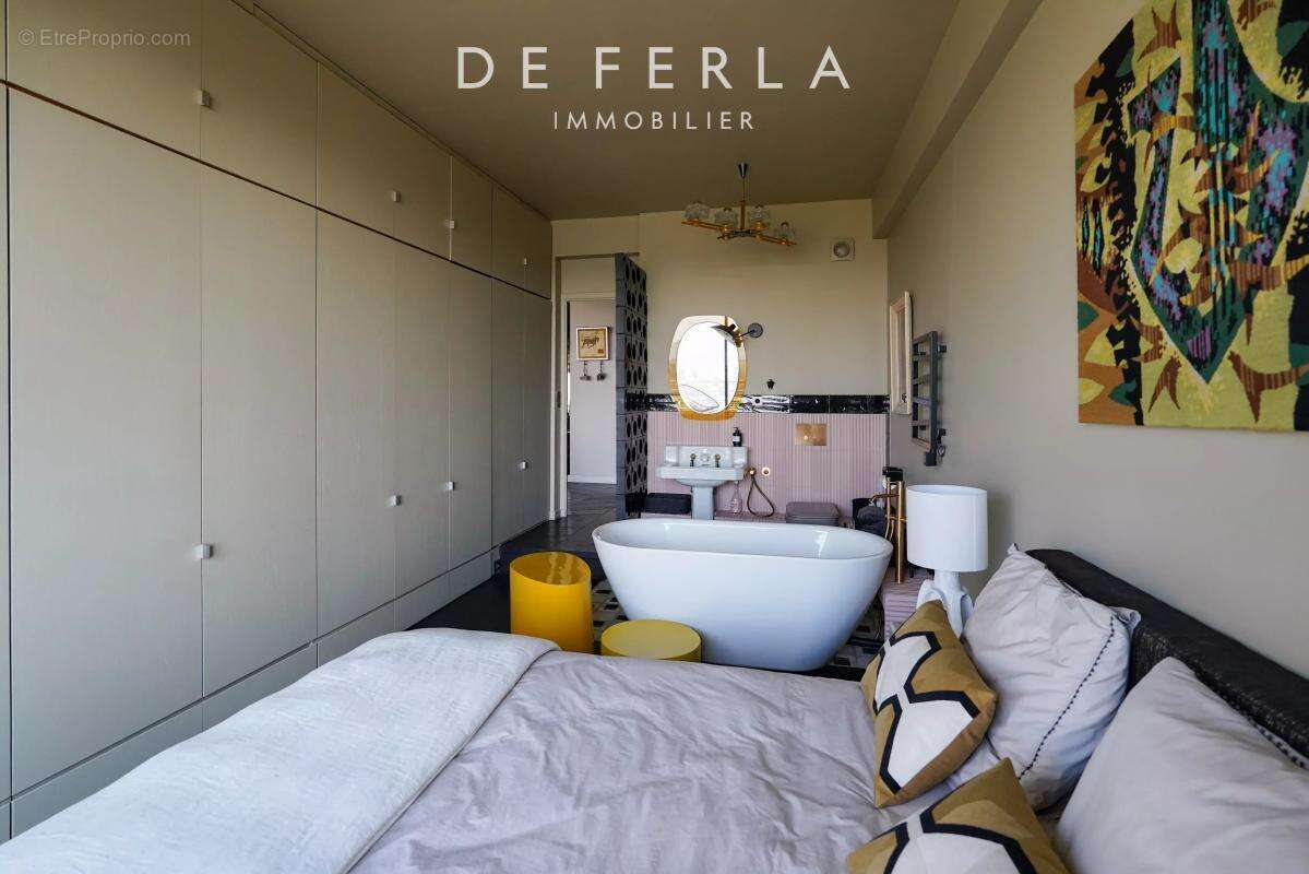 Appartement à PARIS-16E