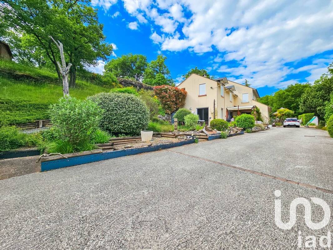 Photo 1 - Maison à SAINT-BEAUZELY