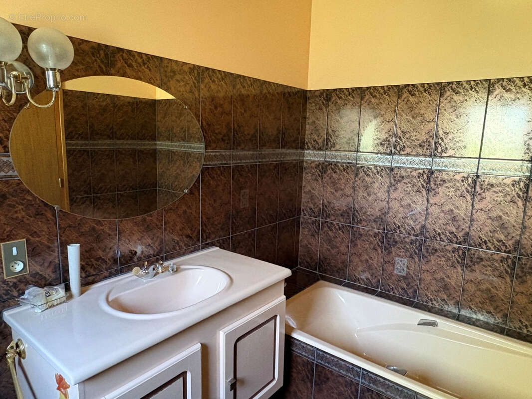 Maison à COUSSAC-BONNEVAL