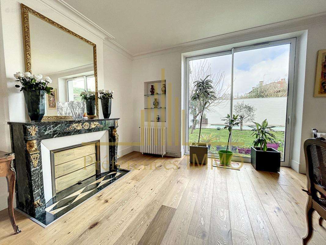 A vendre à Bordeaux Belle maison rénovée aux  prestations de qualité - photo 4
