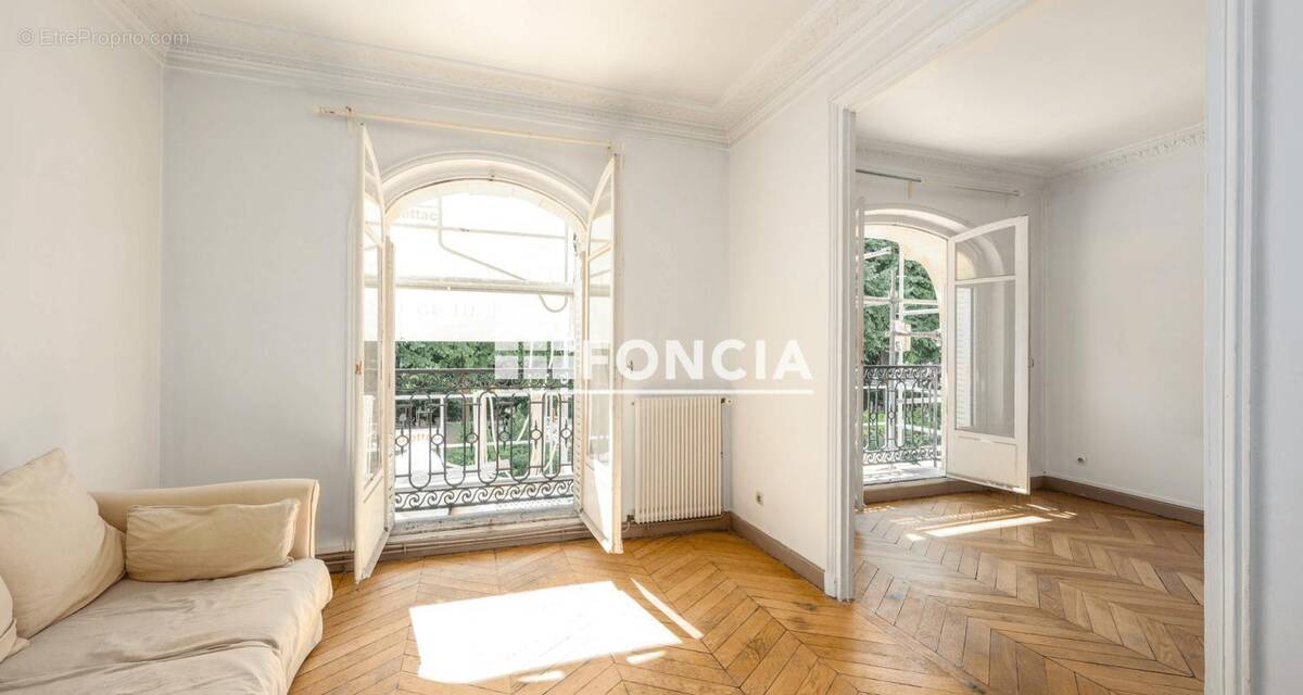 Appartement à PARIS-15E