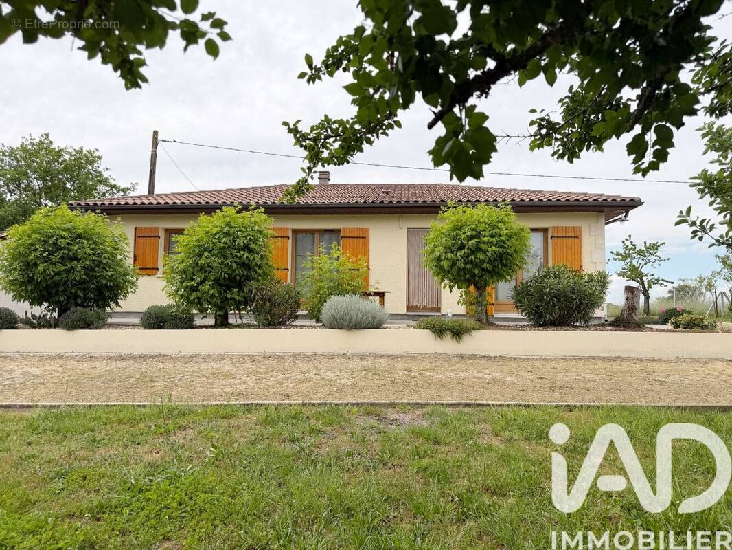 Photo 1 - Maison à LA ROCHE-CHALAIS