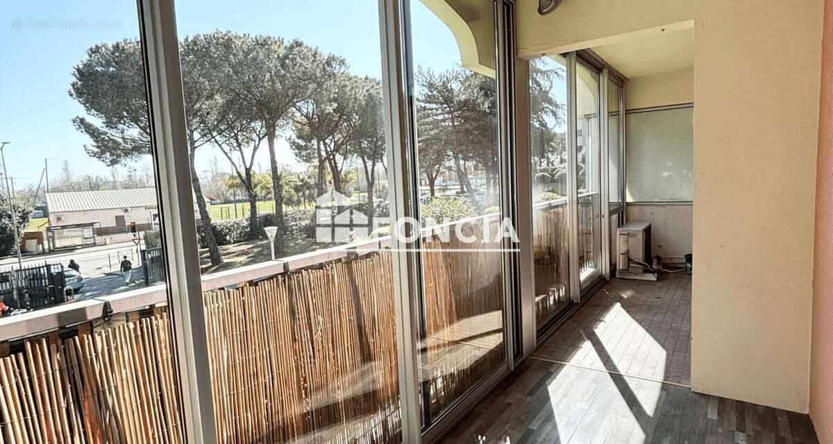 À SAISIR IDÉAL INVESTISSEUR – Charmant STUDIO rénové et climatisé de 26m2 avec loggia 12m2 - cave dans résidence avec piscines A - photo 3