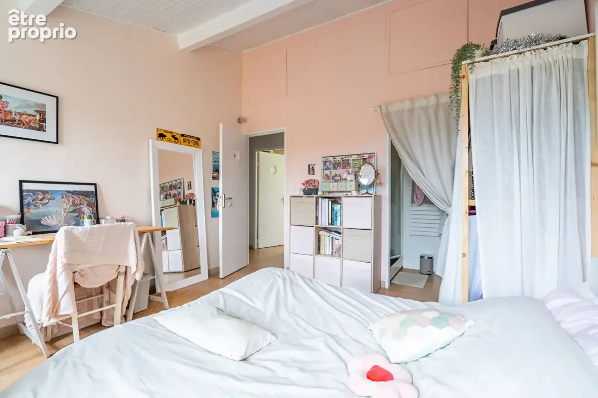 Eysines - Maison 4 chambres de 137m², entièrement rénovée avec piscine et grand jardin sans vis-à-vis - photo 11