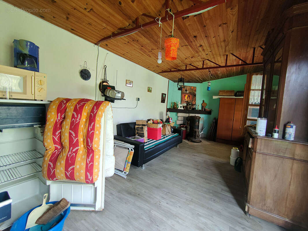 Terrain à SAINT-REMY-SUR-CREUSE