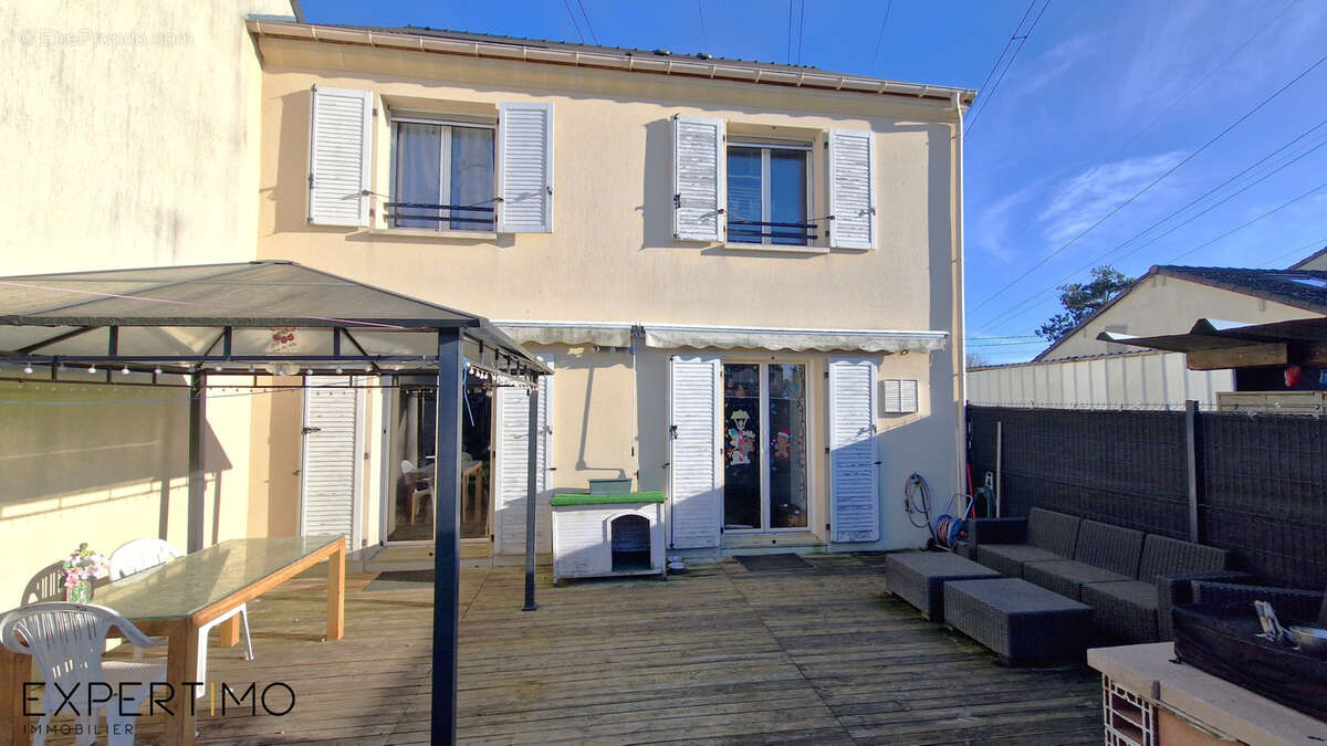 Maison à SAINT-GERMAIN-LES-ARPAJON