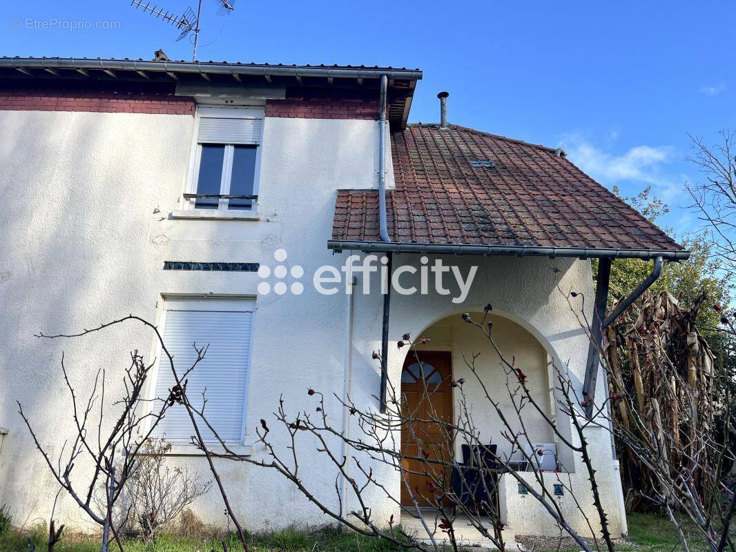 Maison à VILLENEUVE-SAINT-GERMAIN