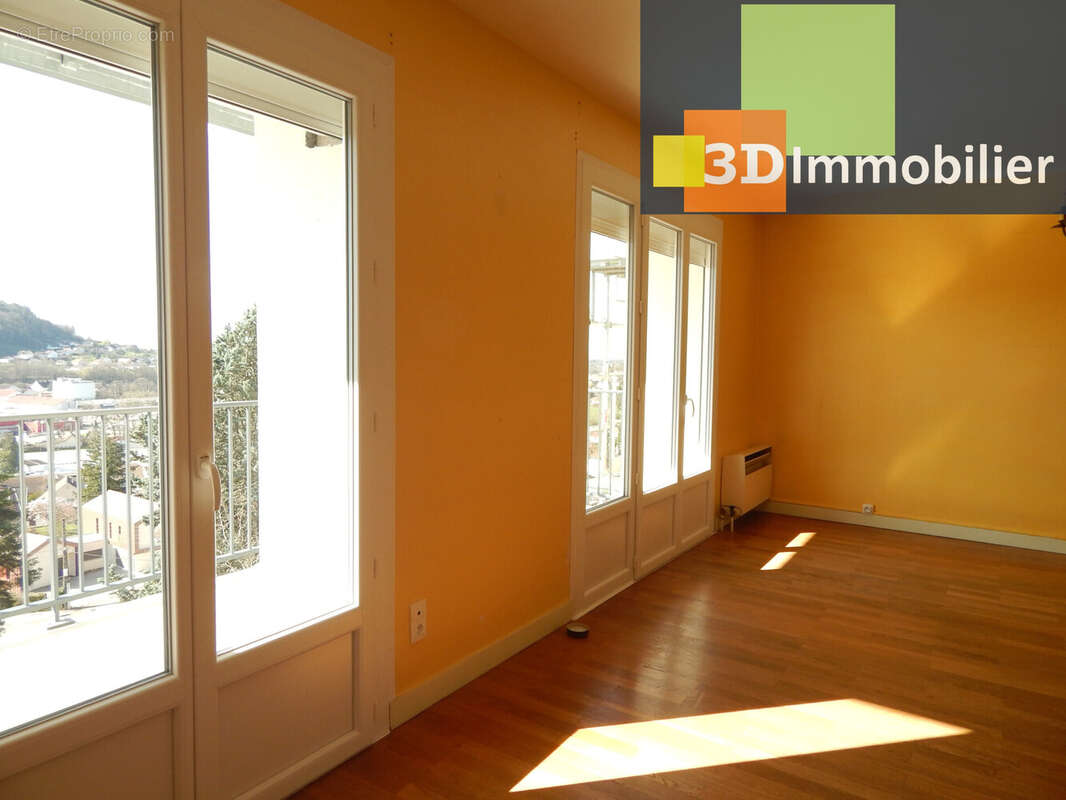 SALON SÉJOUR 27.40 M² - Appartement à LONS-LE-SAUNIER