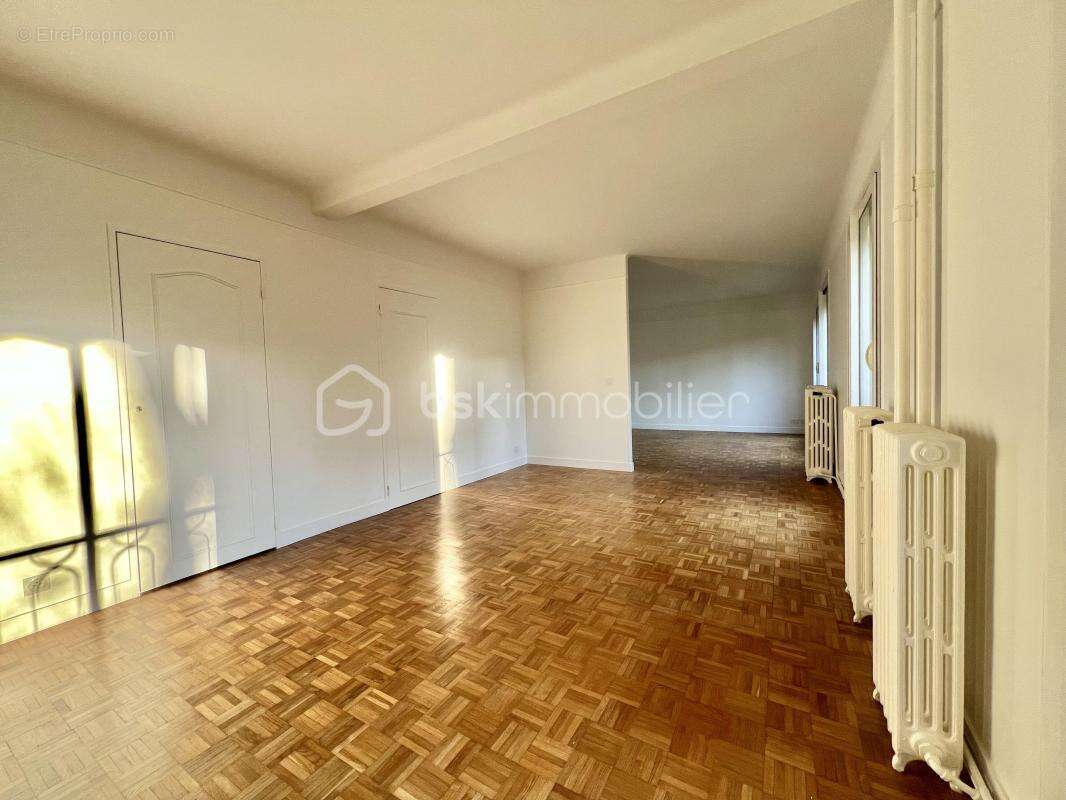 Appartement à VILLE-D'AVRAY