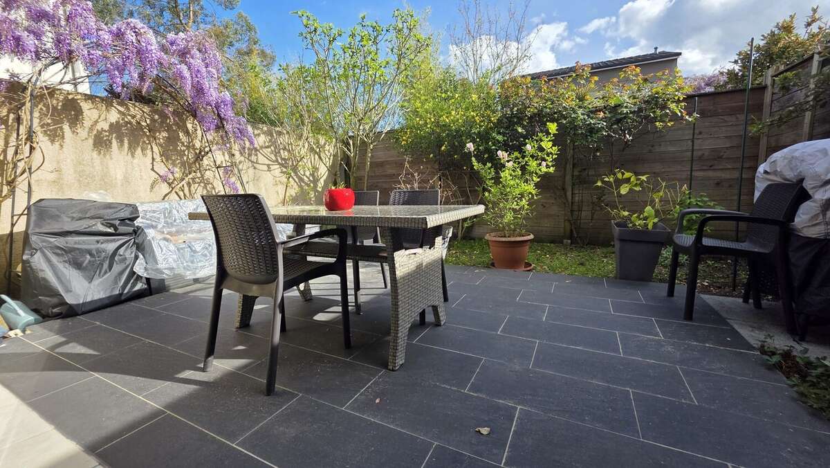 Maison à VILLENAVE-D'ORNON