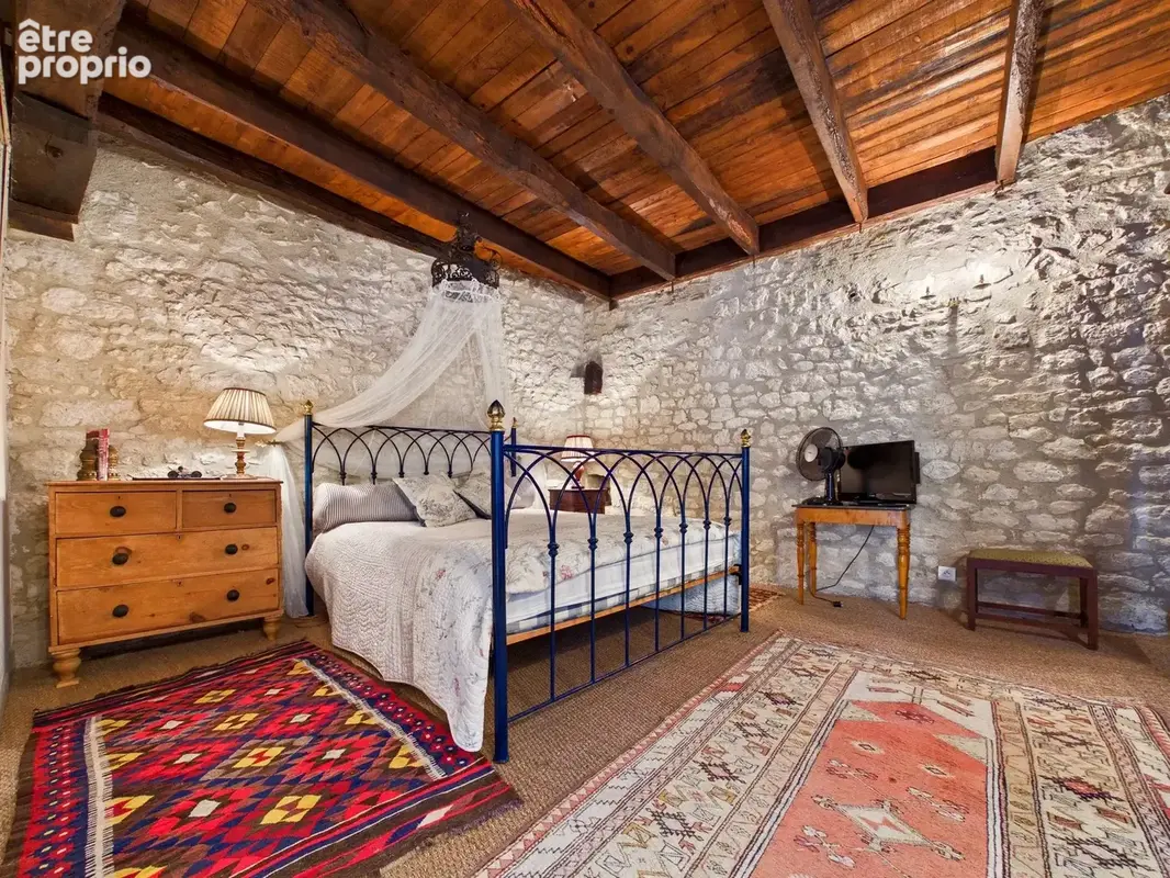 Authentique manoir du XVIIIe siècle offrant des hébergements indépendants pour invités, une piscine et une grange - photo 15