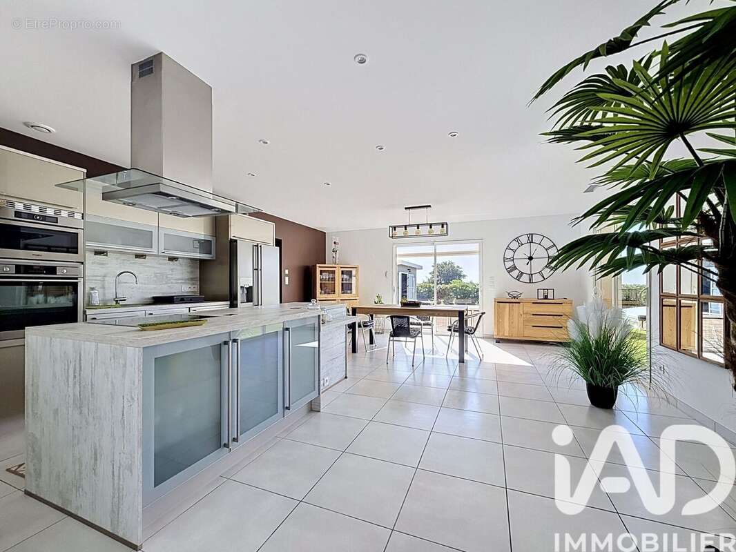 Maison 151 m² à Vendres  - photo 2