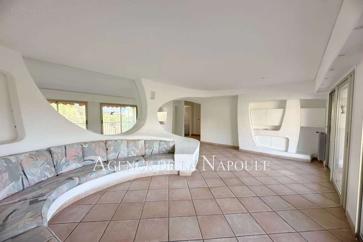 Appartement à MANDELIEU-LA-NAPOULE