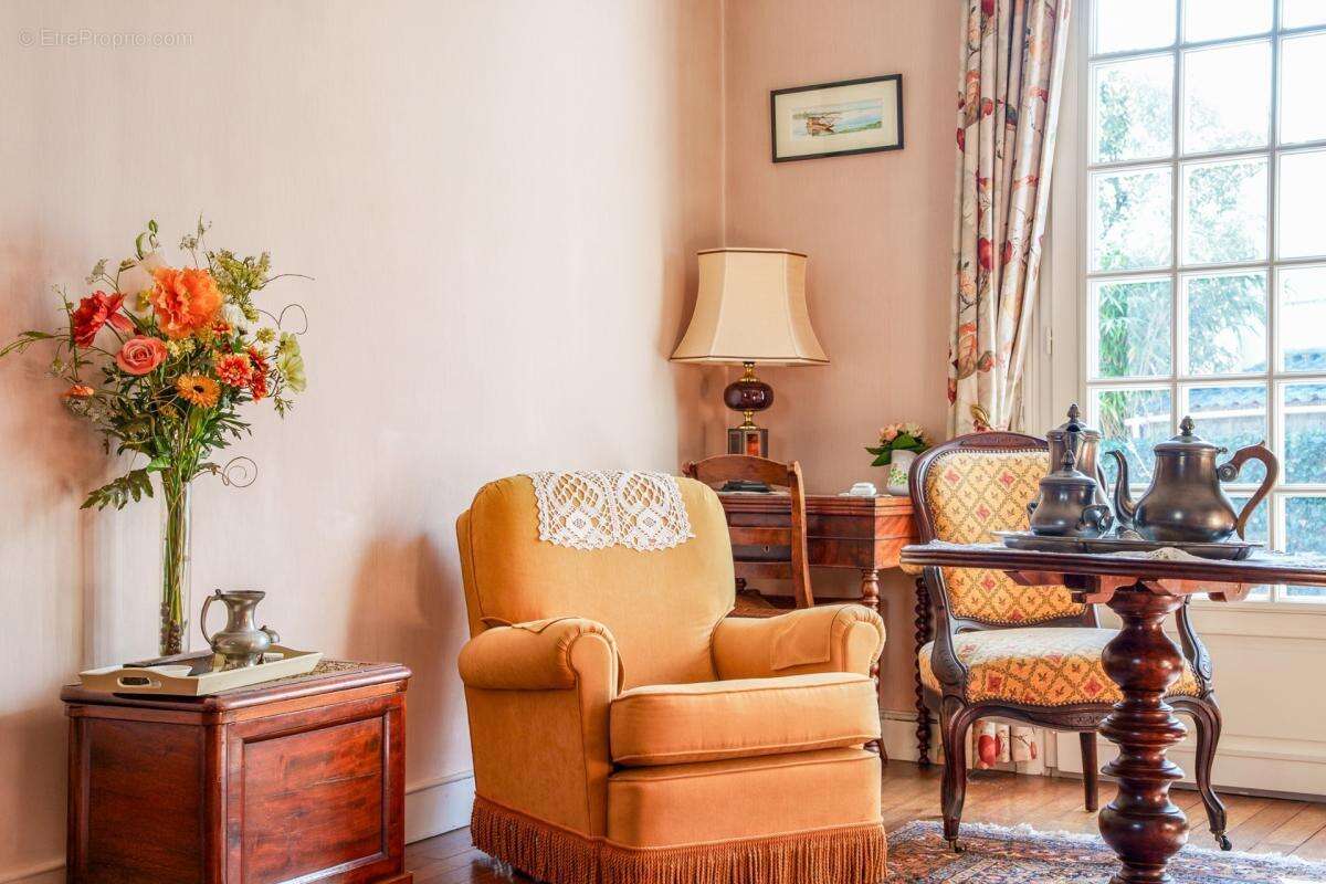 Maison et dépendance à vendre à SAINT CYR SUR LOIRE (37) - photo 6
