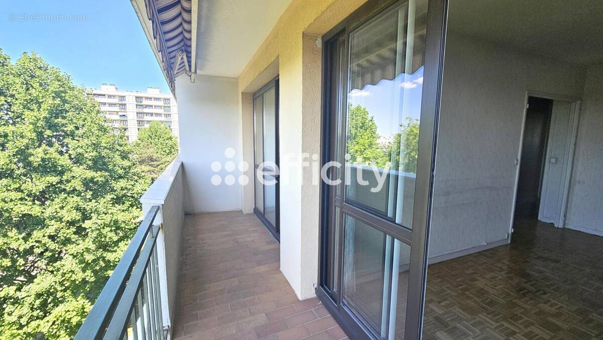 Appartement à FRESNES