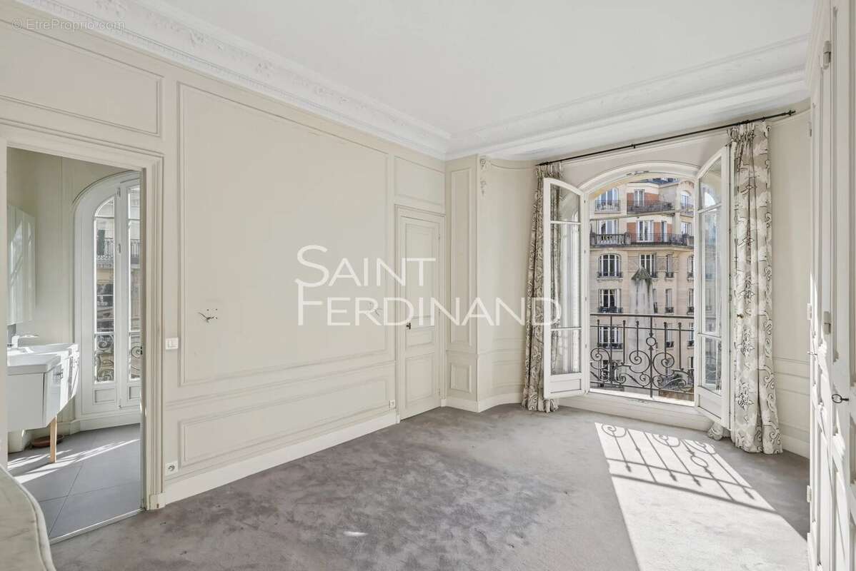 Appartement à NEUILLY-SUR-SEINE