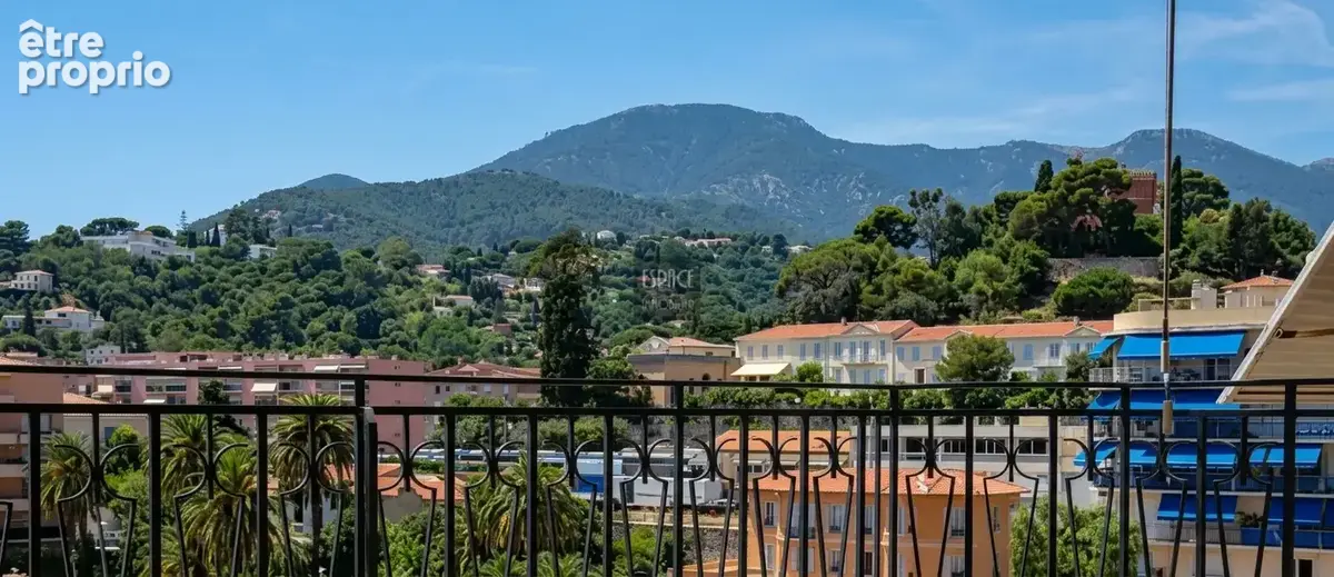 Centre-ville   Grand studio avec coin nuit, terrasse et cave   À deux pas des plages ! - photo 13