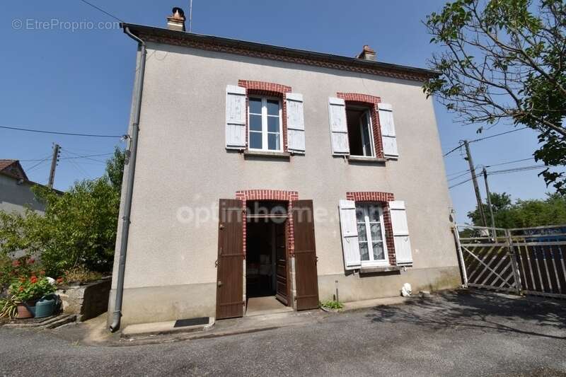 Maison à MAGNAC-LAVAL