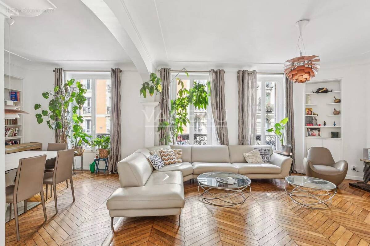 Appartement à PARIS-10E