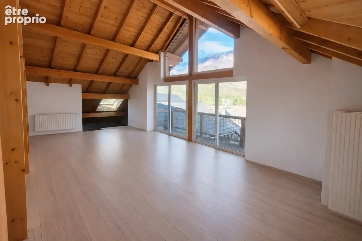 Secteur Sonnaz ancienne ferme rénovée d'environ 242 m2 avec un T2 indépendant - photo 2