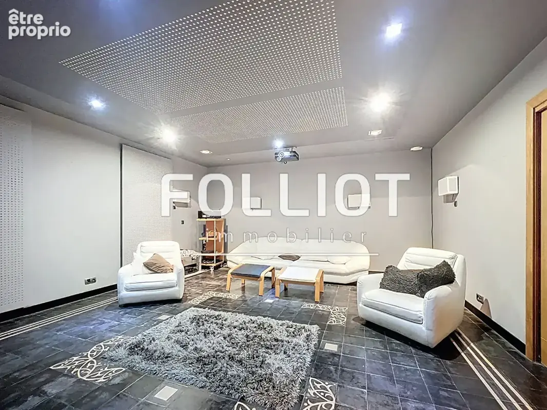 A VENDRE - Loft Fougères 9 pièce(s) 550 m2 - photo 8