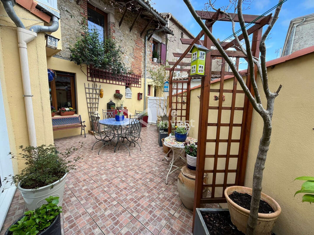 Maison à SAINT-AMAND-SUR-SEVRE