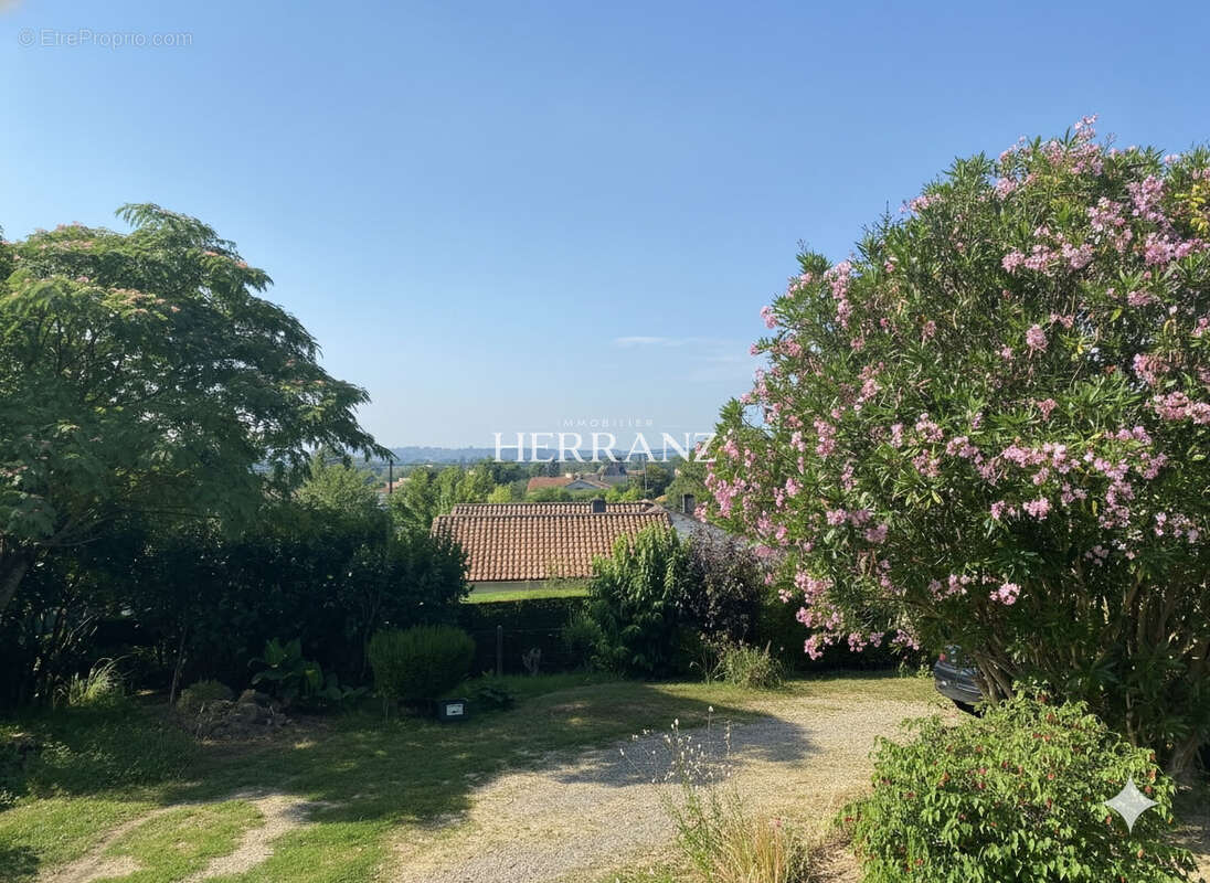 Maison au calme Proche des commodités à  CASTILLON LA BATAILLE - photo 2