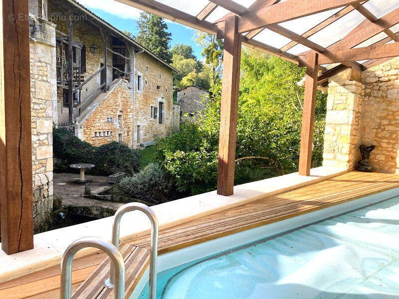 OVERVIEW - Maison à CHASSENEUIL-SUR-BONNIEURE