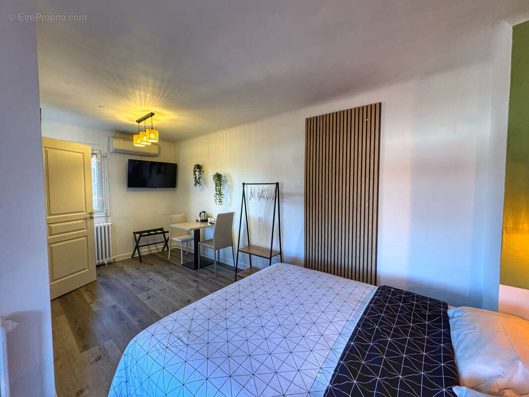 Commerce à SAINT-JEAN-PIED-DE-PORT