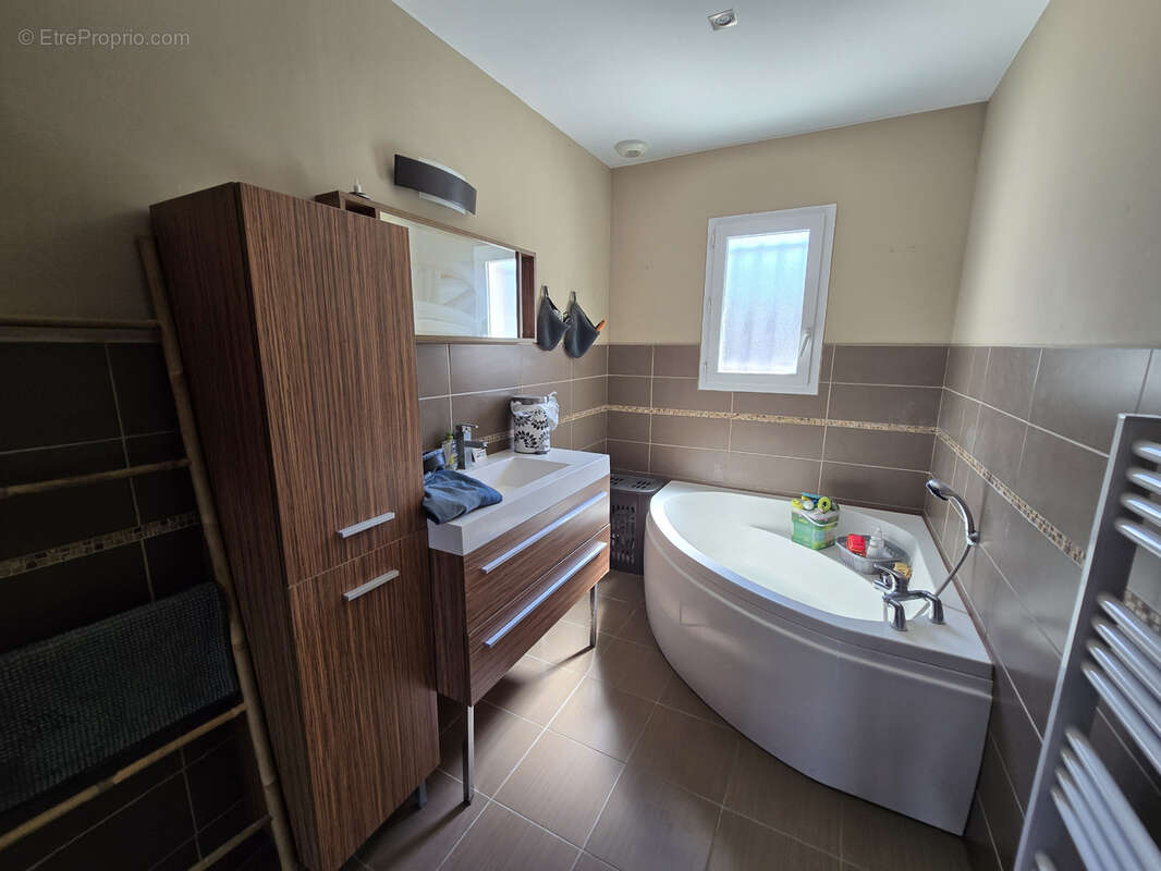 Maison 79 m² à Saint-Sylvestre-Pragoulin  - photo 9